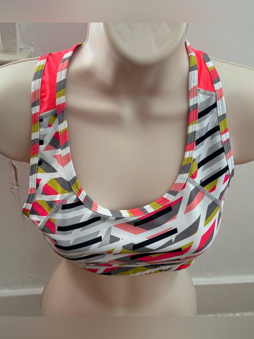 Fabletics Printed Sports Bra - Pink, Gray & White, size S athletic athleisure